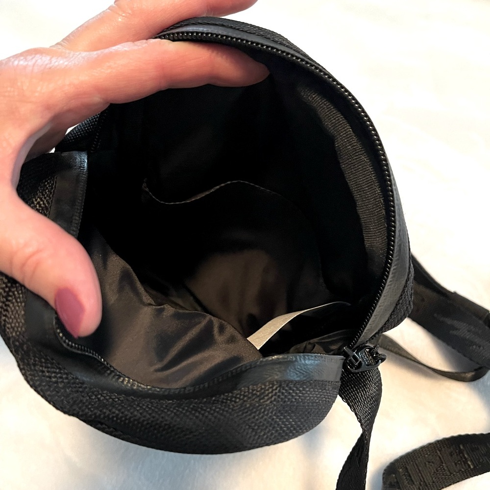 NWT Supervek Sling Bag Pro Crossbody Bag - Picture 11 of 13